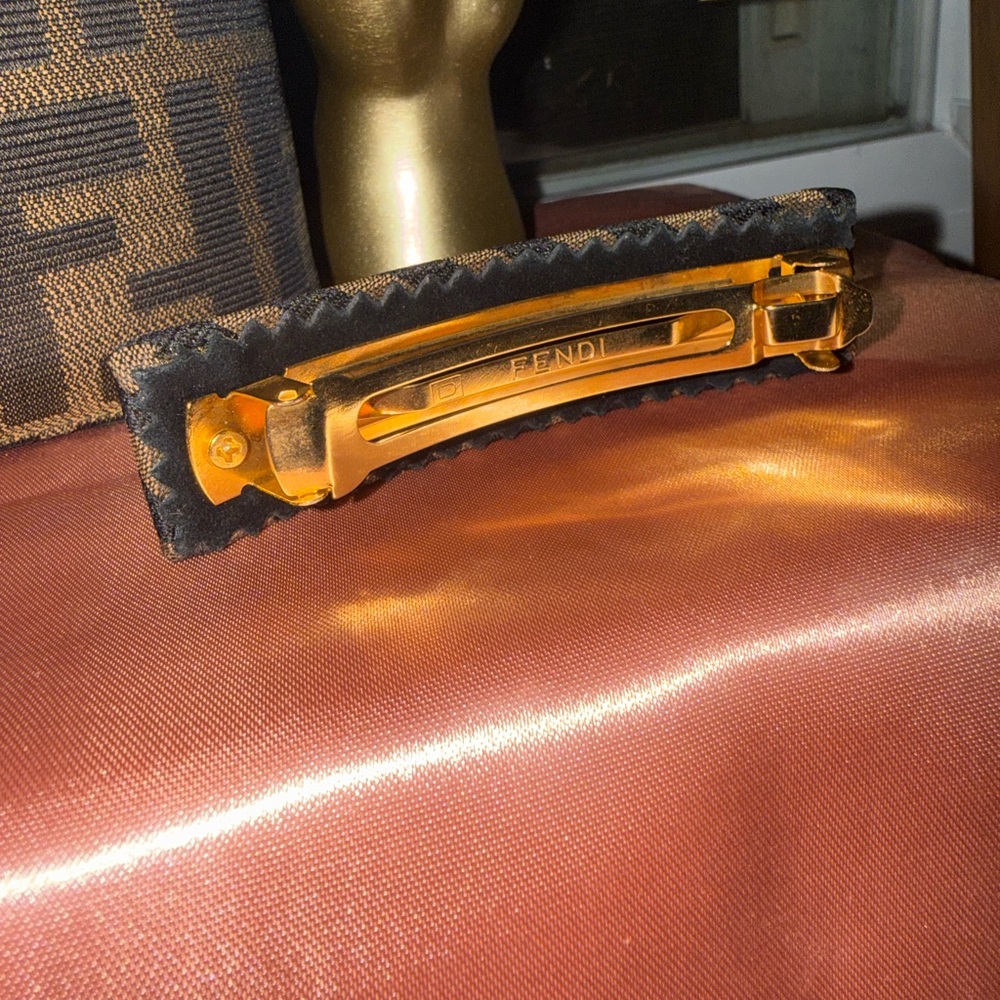 💯 Fendi Pequin Hair Barrette - Picture 3 of 9